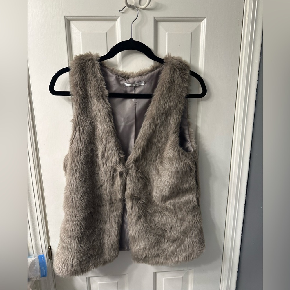 Papaya Faux Fur Grey Vest, size M